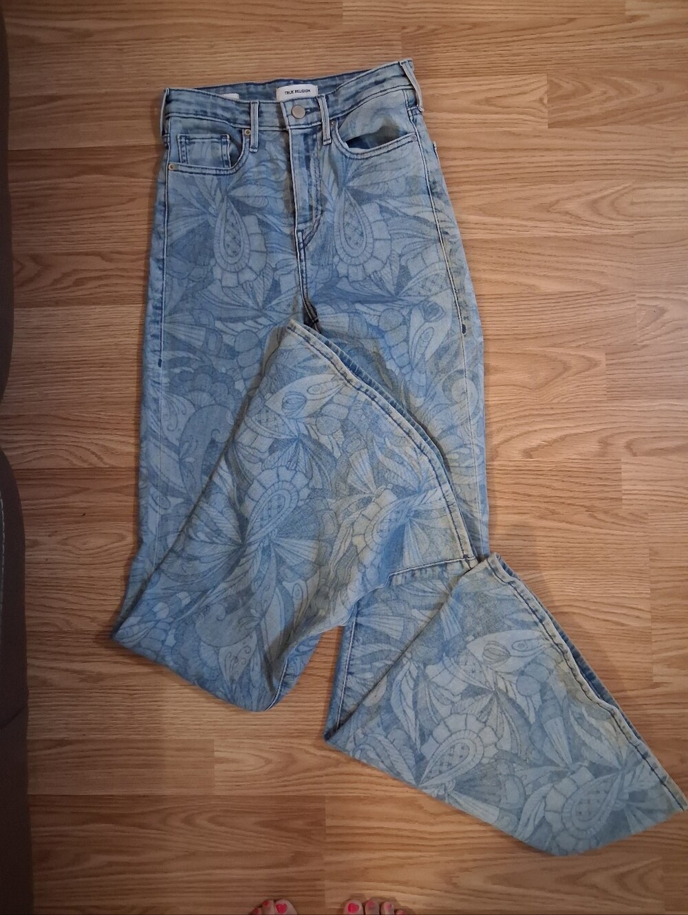 TRUE RELIGION CAIA High Rise Super Flare.  Womens. Size 28W. Light Wash.